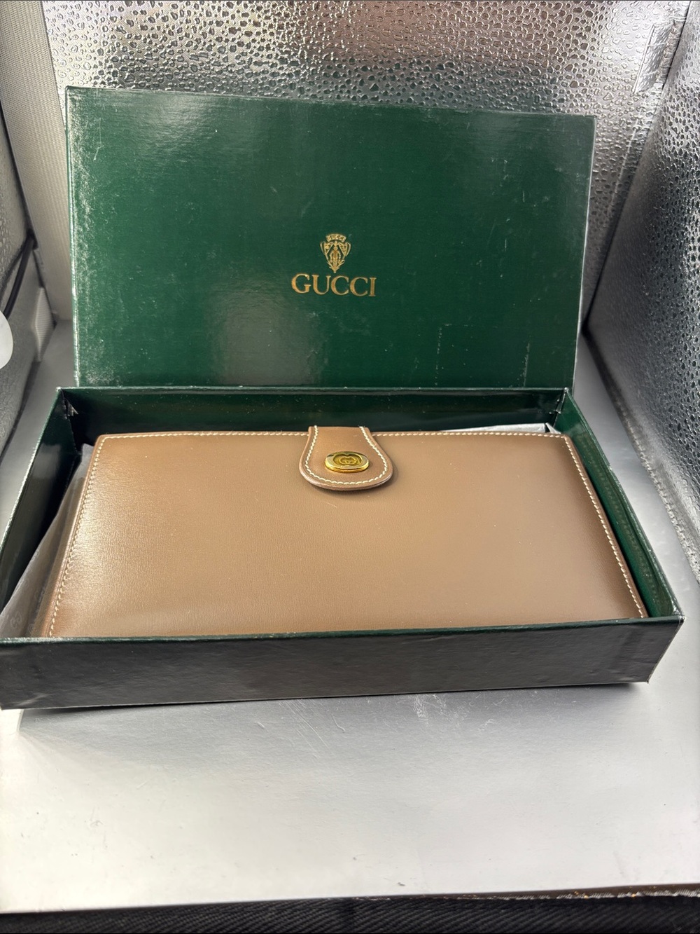 Pre-Owned Authentic Vintage Gucci Leather long Wallet with Gold-Tone logo snap